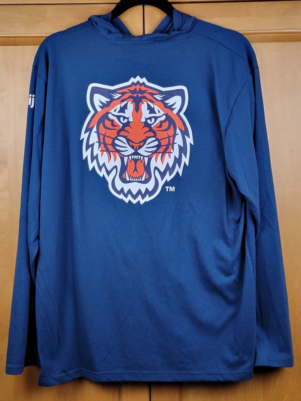 Unisex Official Detroit Tigers MLB Stadium Giveaway Hooded Pullover Shirt - M